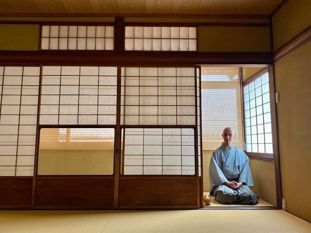 Enshuryu Tea Master Tyas conducts a samurai tea ceremony at The Tea Crane in Kyoto