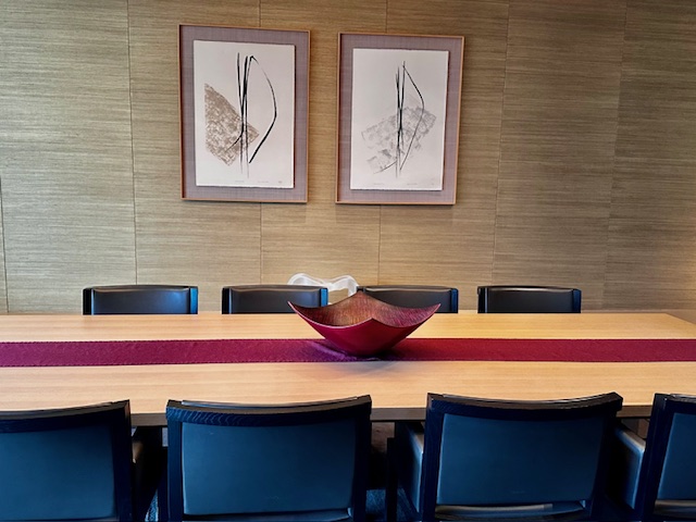 Toko Shinoda’s masterpieces grace The Capitol Hotel Tokyu, seamlessly blending art with luxury. Her works can be found throughout the hotel, from the serene suites to the elegant public spaces, embodying timeless sophistication and Japanese artistry. #TokoShinoda #CapitolHotelTokyu #ArtAndLuxury #JapaneseElegance